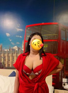 Sanjana - puta in Dubai Photo 3 of 7