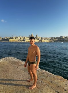 Santi - Male escort in Malta Photo 5 of 5