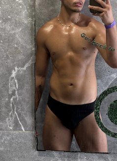 Santi Couple - Acompañantes masculino in Malta Photo 2 of 4