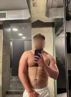 Santino - masseur in Barcelona Photo 1 of 3