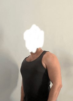 Santino - masseur in Barcelona Photo 3 of 3