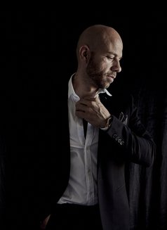 Santo Dragone - Male escort in Hong Kong Photo 1 of 10