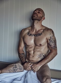 Santo Dragone - Male escort in Hong Kong Photo 5 of 10