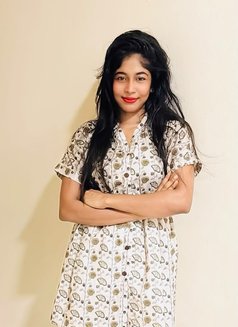 Sanu - puta in Dubai Photo 1 of 4