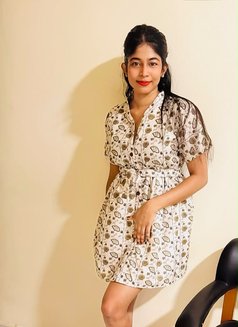 Sanu - puta in Dubai Photo 2 of 4