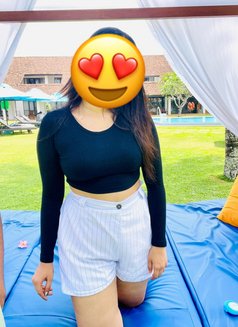 Sanuri - escort in Colombo Photo 2 of 3