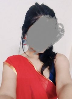 Sanuu - escort in Kolkata Photo 2 of 4