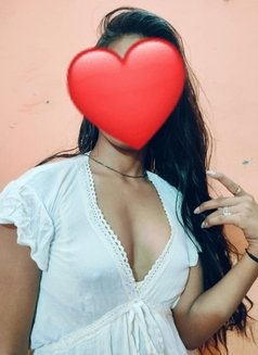 🦋I'm Soniya Cam or Meet Available❣️ - puta in Hyderabad Photo 1 of 1