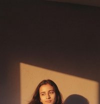 Sanya Independent Girl - puta in Hyderabad
