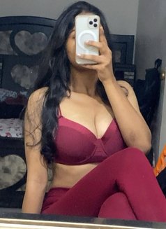 Sapna Real Meet and Cam Session - escort in Chennai Photo 2 of 3