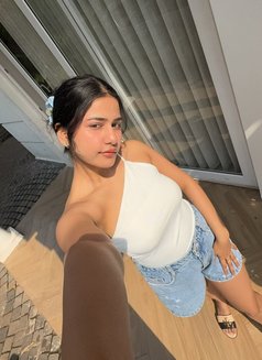 Sapna122 - puta in Kuwait Photo 1 of 10