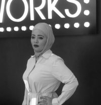 Farah - Intérprete de adultos in Muscat