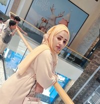 Farah - Intérprete de adultos in Muscat