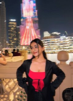 Nandini - puta in Dubai Photo 1 of 4