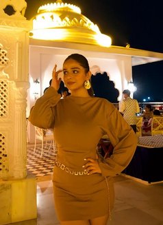 Nandini - puta in Dubai Photo 3 of 4