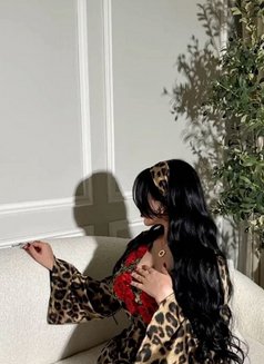 Sara Barbie - puta in Doha Photo 3 of 5