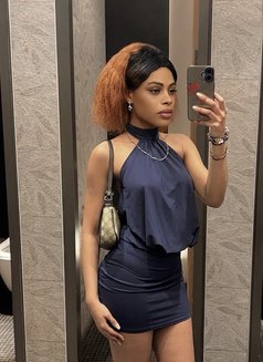 Sara - escort in Jeddah Photo 2 of 3