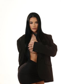 Sara - puta in Dubai Photo 4 of 8