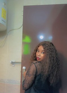 Sara - puta in Doha Photo 2 of 3