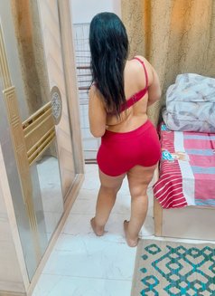Sara - escort in Cairo Photo 6 of 7