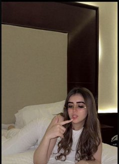 Shaza - puta in Abu Dhabi Photo 1 of 5