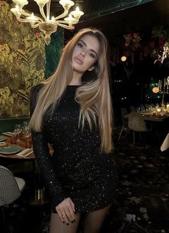 Sara - masseuse in London Photo 2 of 4