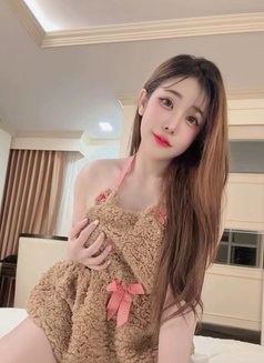 Sara - escort in Bangkok Photo 2 of 6
