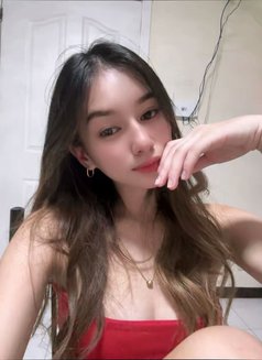 Sara - puta in Singapore Photo 3 of 7