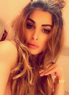 Sara sexy - Transsexual escort in Beirut Photo 1 of 12