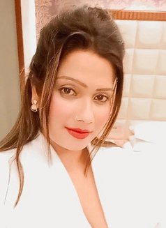 Sara - escort in New Delhi Photo 3 of 5