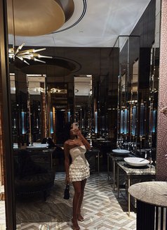 Sara - escort in Dubai Photo 7 of 8