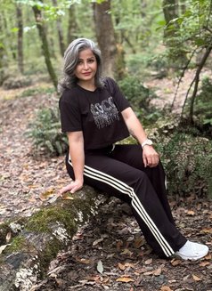 Sameera - escort in Muscat Photo 8 of 9