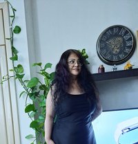 Sara MILF - masseuse in Dubai