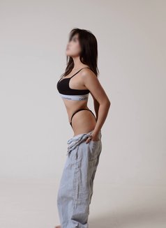 Sara - escort in İstanbul Photo 8 of 17