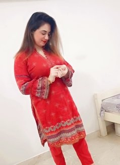 Sara Khan Incall and Outcall - puta in Muscat Photo 3 of 3