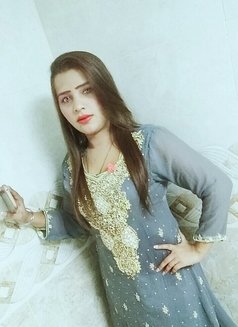 Sara Khan Incall and Outcall - puta in Muscat Photo 1 of 5