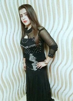 Sara Khan Incall and Outcall - puta in Muscat Photo 2 of 5