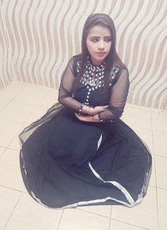 Sara Khan Incall and Outcall - puta in Muscat Photo 3 of 5