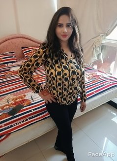 Sara Khan - escort in Muscat Photo 4 of 5