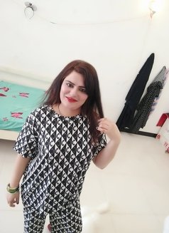 Sara Khan - escort in Muscat Photo 3 of 3
