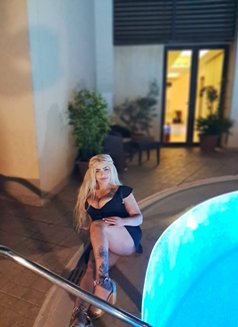 Sara - escort in Beirut Photo 5 of 7