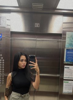 Sara Ly - puta in Makati City Photo 4 of 10