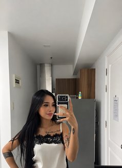 Sara Ly - puta in Makati City Photo 10 of 10