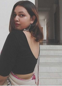 Sara - escort in Mauritius Photo 3 of 3