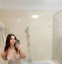 Sara - puta in İstanbul