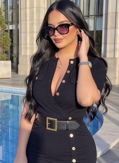 Sara ساره - puta in Dubai Photo 4 of 7