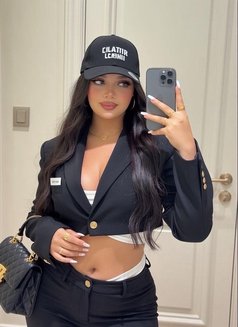 Sara ساره - puta in Dubai Photo 5 of 7