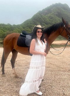 Sara - escort in Muscat Photo 3 of 6