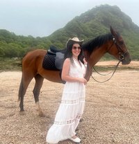 Sara - puta in Muscat Photo 4 of 5