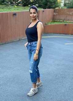 Sara - escort in Muscat Photo 1 of 13